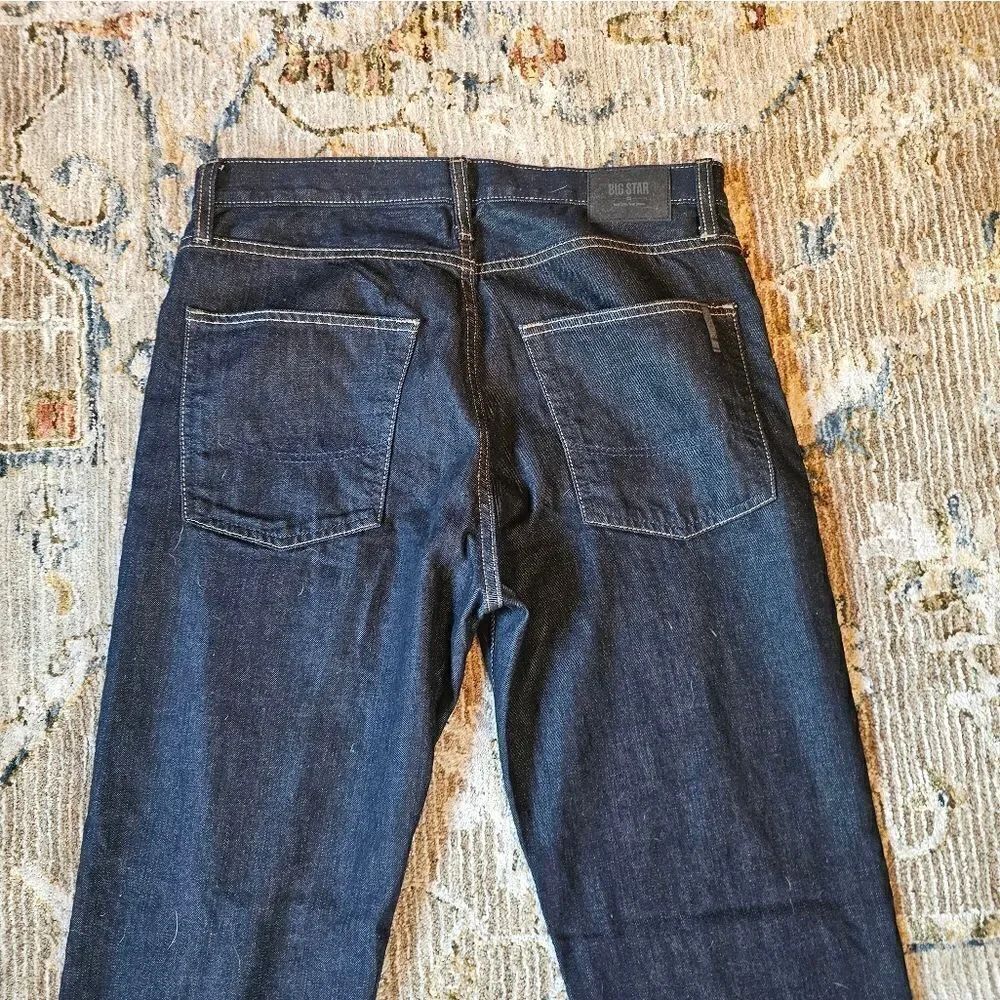 Big Star reg fit, straight leg, 34 x 32. Like new!